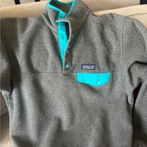 Patagonia Women’s Gray Pullover Fleece with Teal Trim.